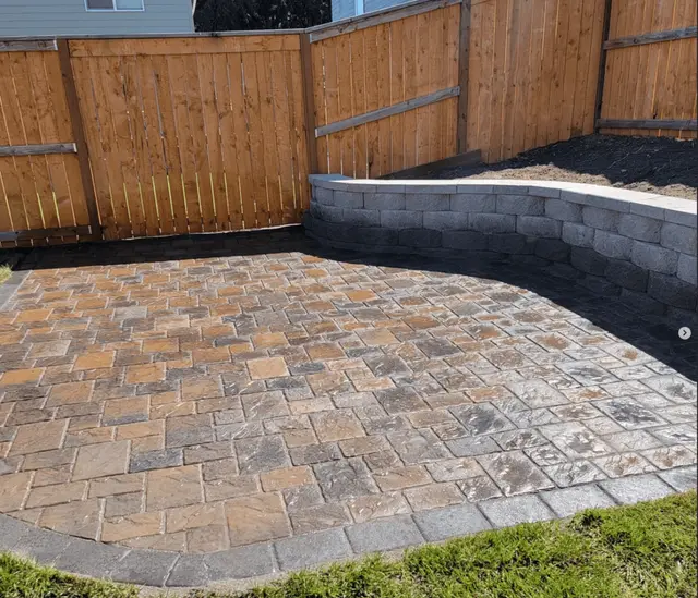 Backyard paver patio with curved retaining wall in Happy Valley OR – Oregon Quality Cuts