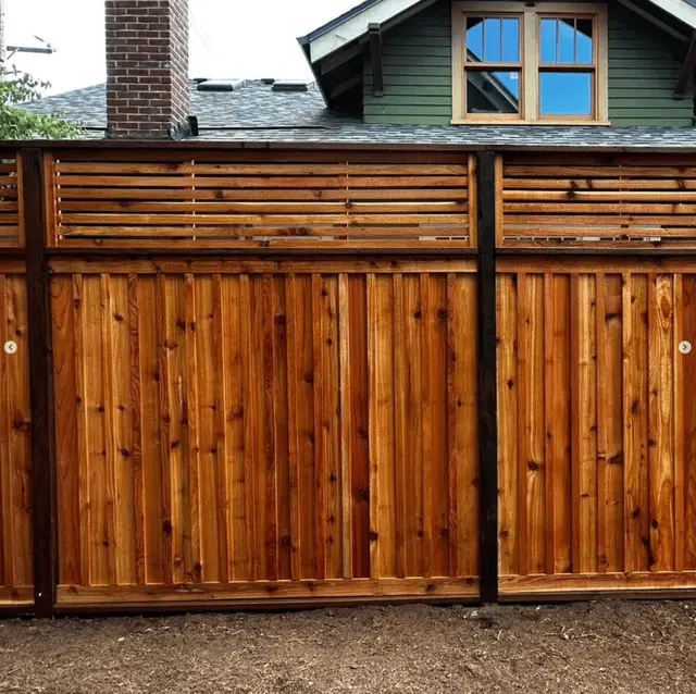 Cedar privacy fence with horizontal accent top rail in Portland OR – Oregon Quality Cuts
